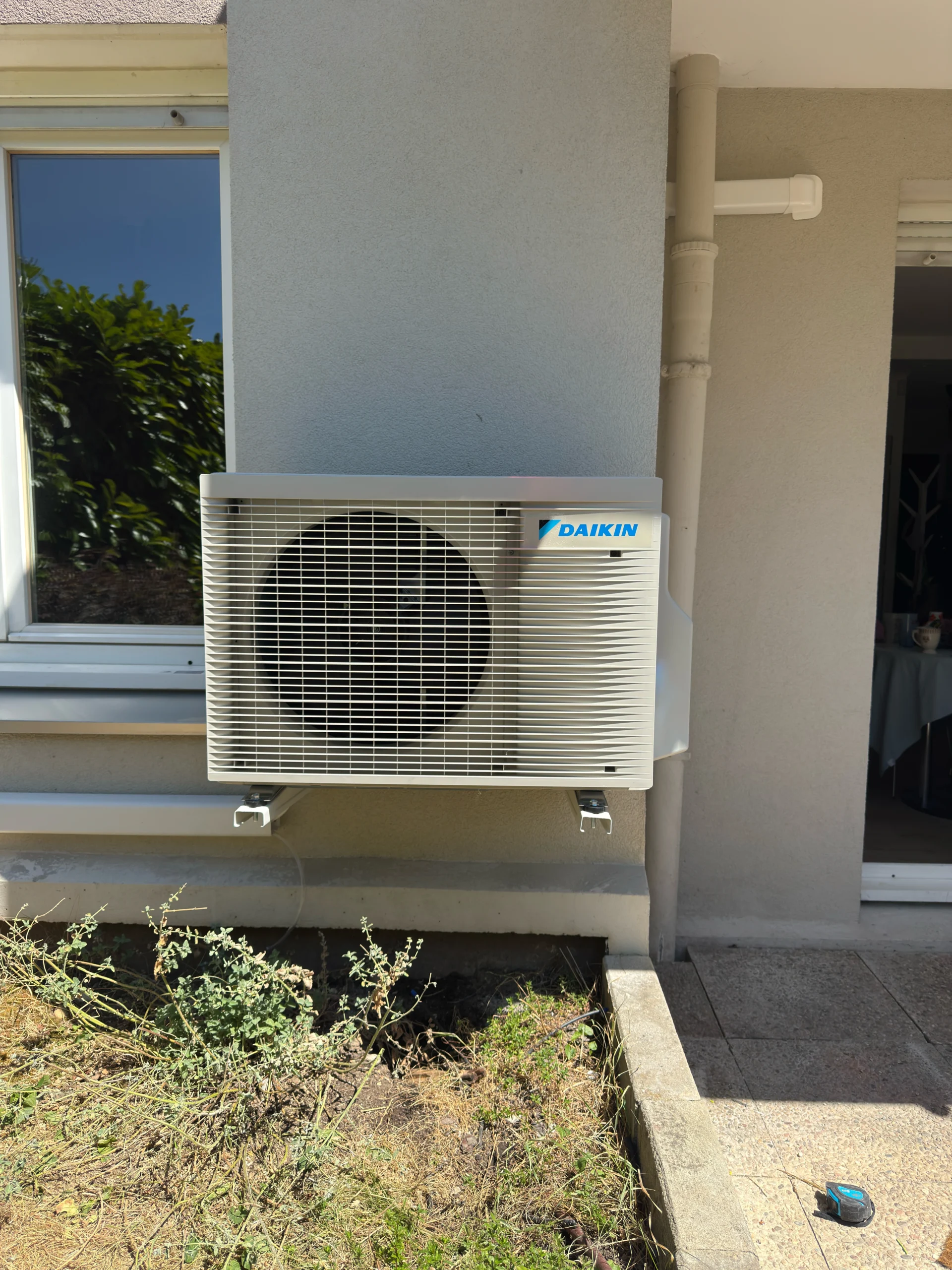 Unité extérieure Daikin 2MXM68A installée en façade — Lyon 3e — MaclimRhône