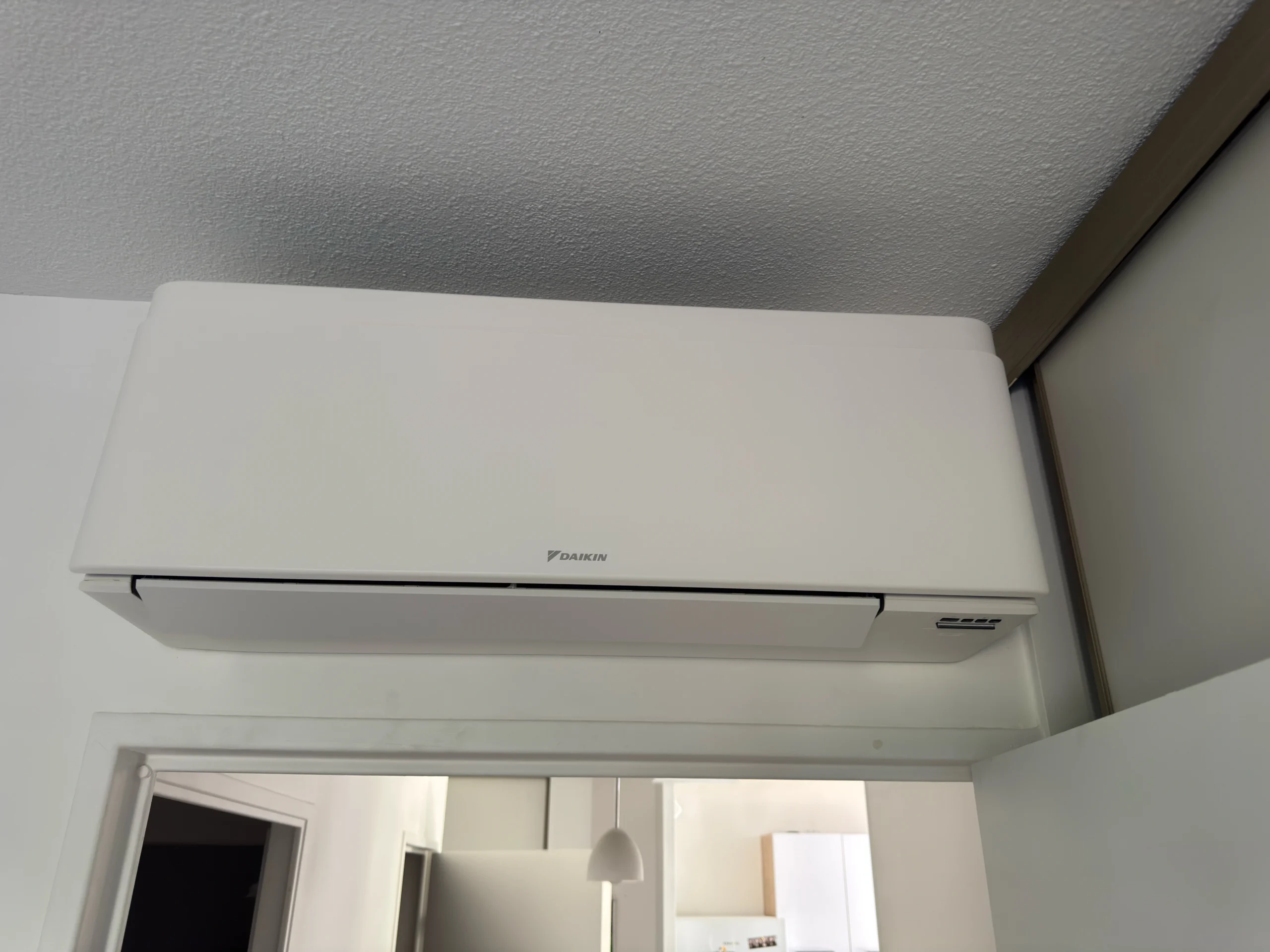 Unité intérieure Daikin CTXA15A dans la chambre — Lyon 3e — MaclimRhône
